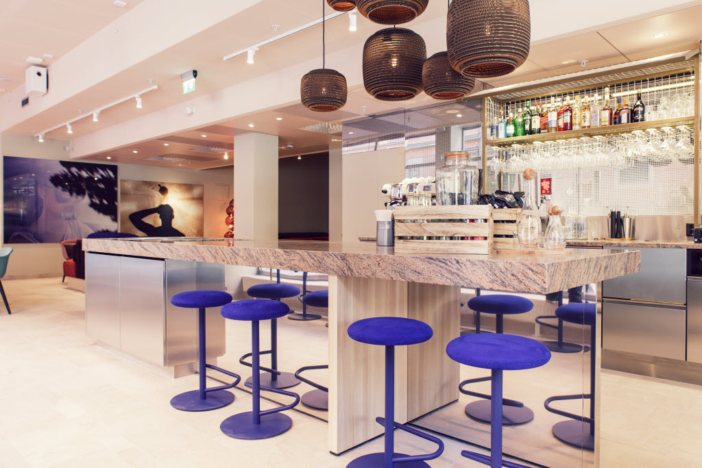 Lounge bar